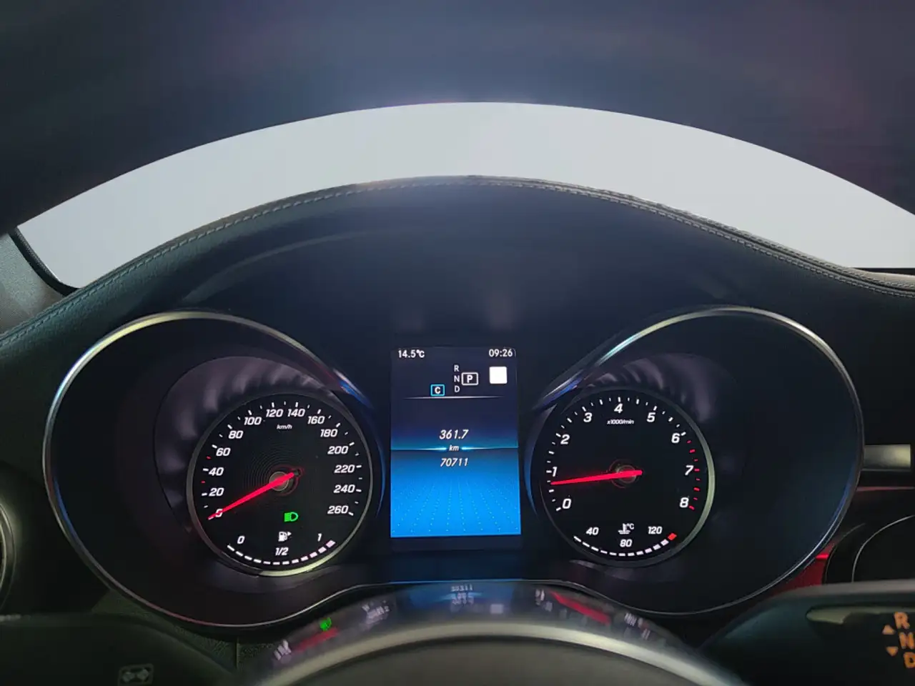 Mercedes-Benz GLC снимка Mercedes-Benz GLC