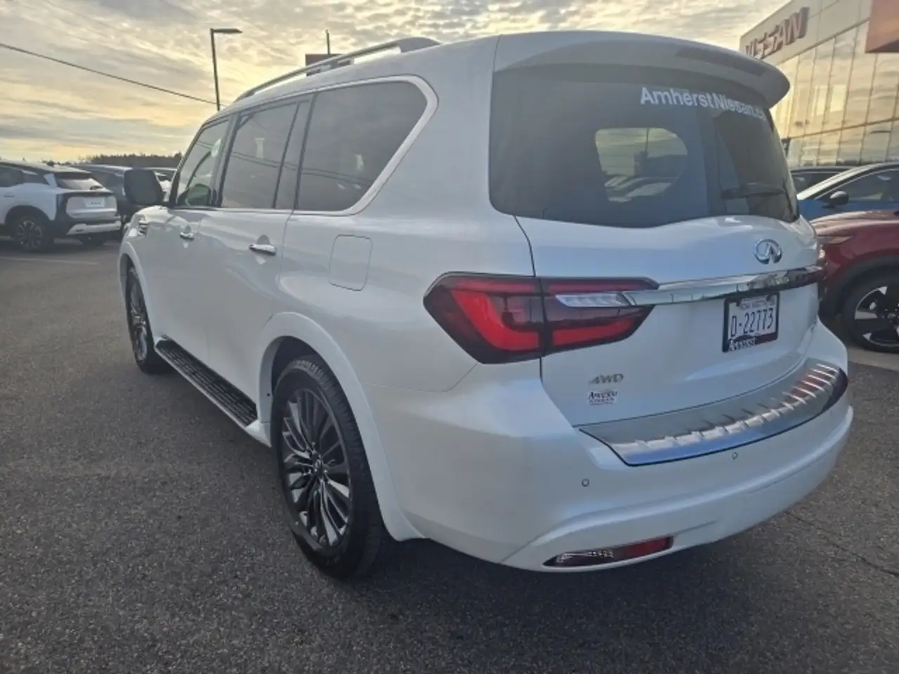 Infiniti QX80 снимка Infiniti QX80