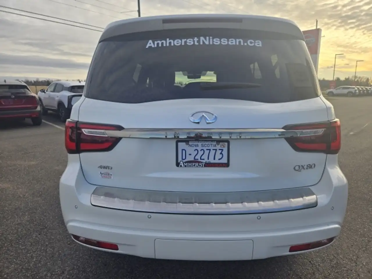 Infiniti QX80 снимка Infiniti QX80