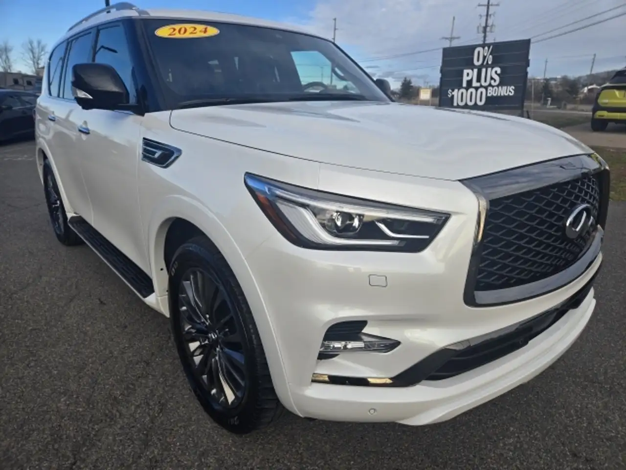 Infiniti QX80 снимка Infiniti QX80