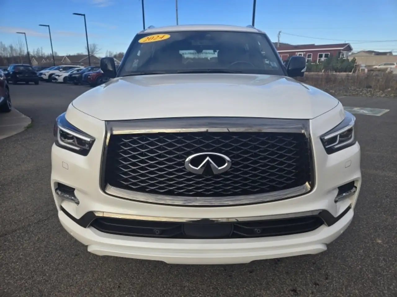 Infiniti QX80 снимка Infiniti QX80