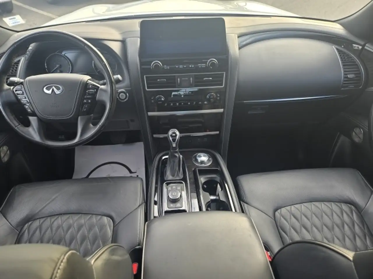 Infiniti QX80 снимка Infiniti QX80