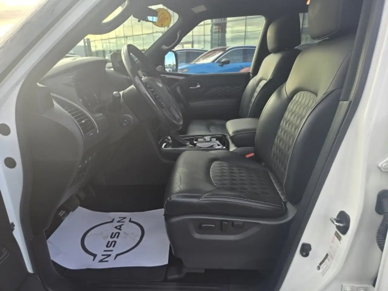 Infiniti QX80 снимка Infiniti QX80