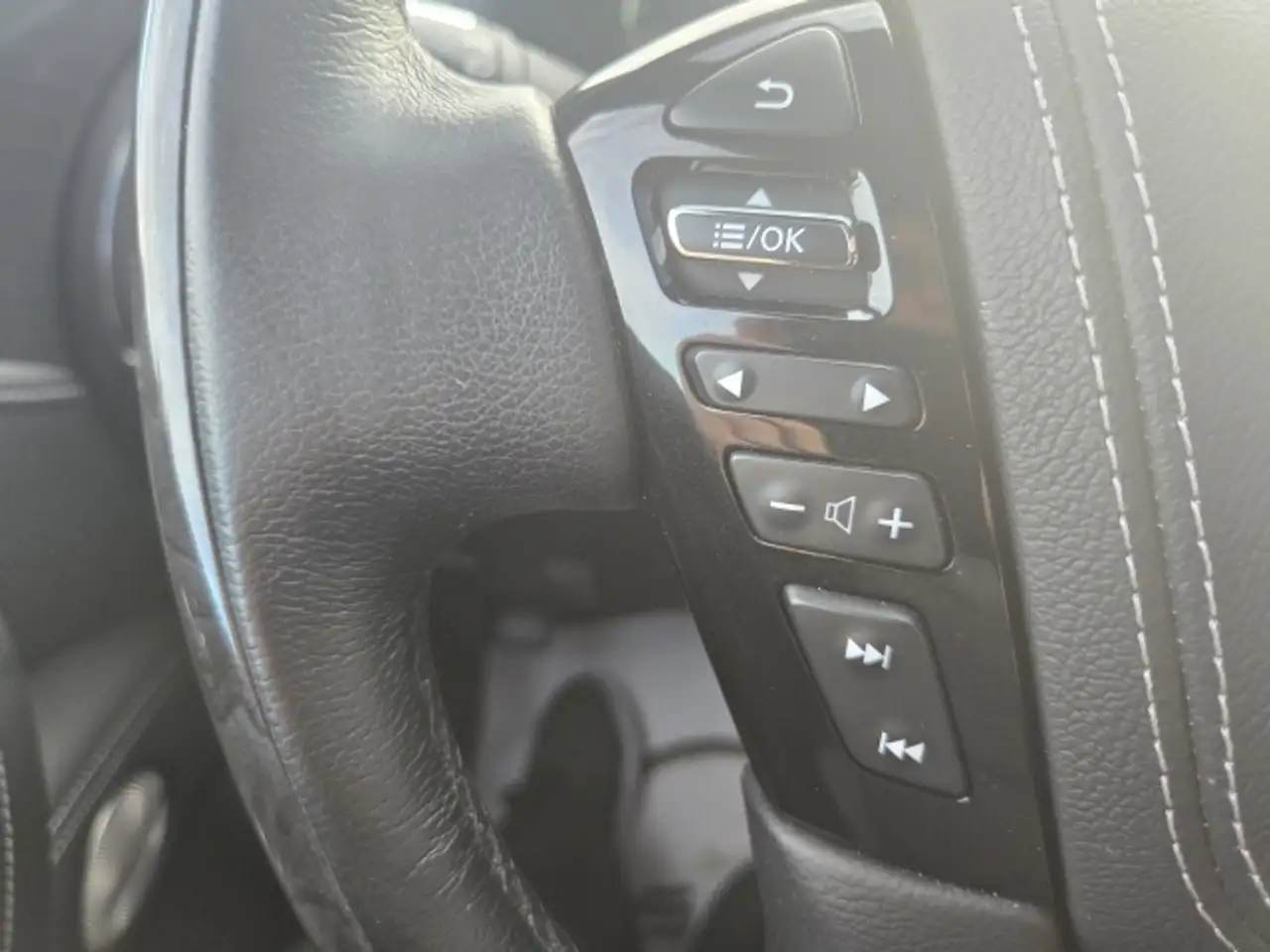 Infiniti QX80 снимка Infiniti QX80