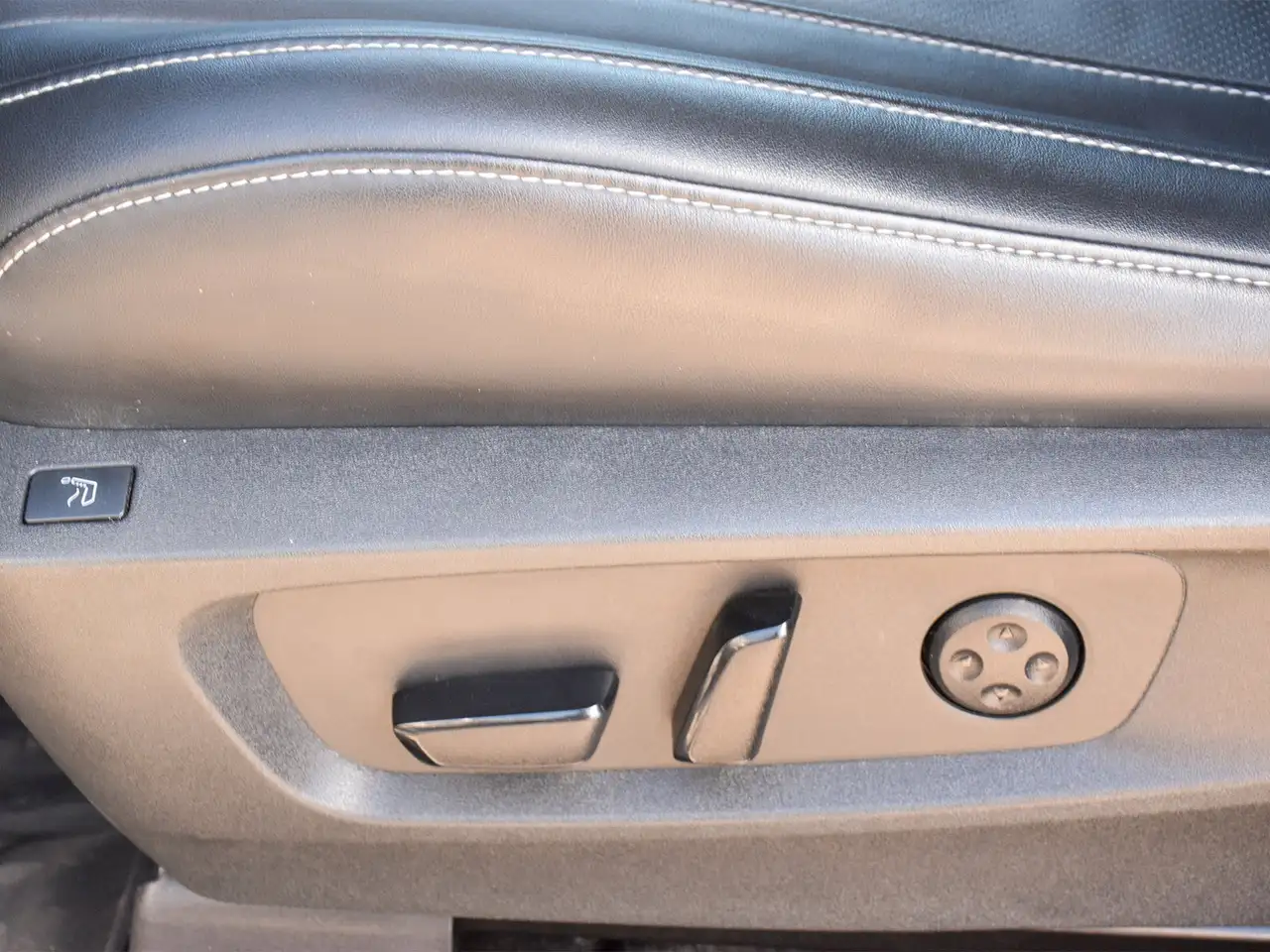 Infiniti QX60 снимка Infiniti QX60