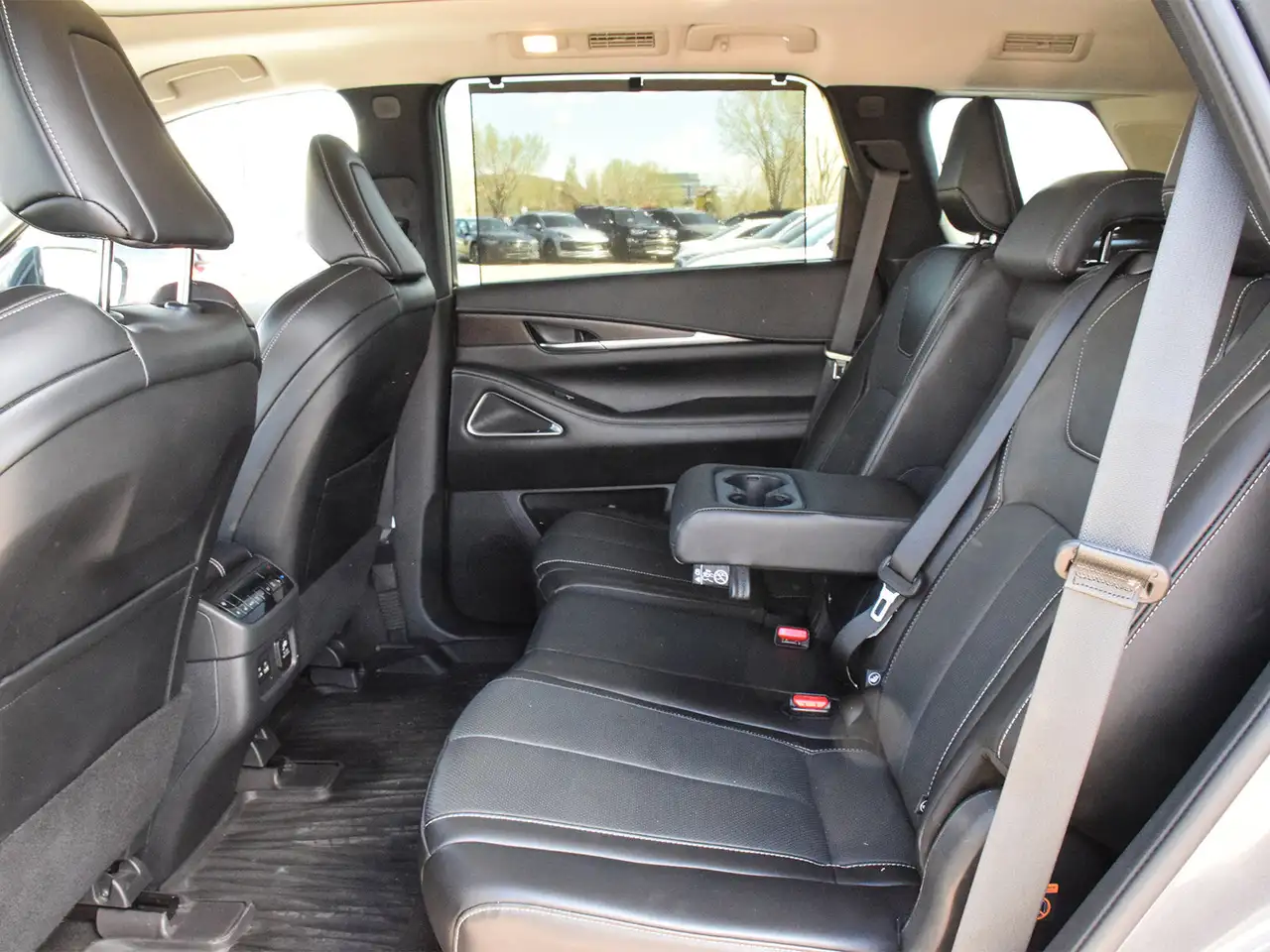 Infiniti QX60 снимка Infiniti QX60