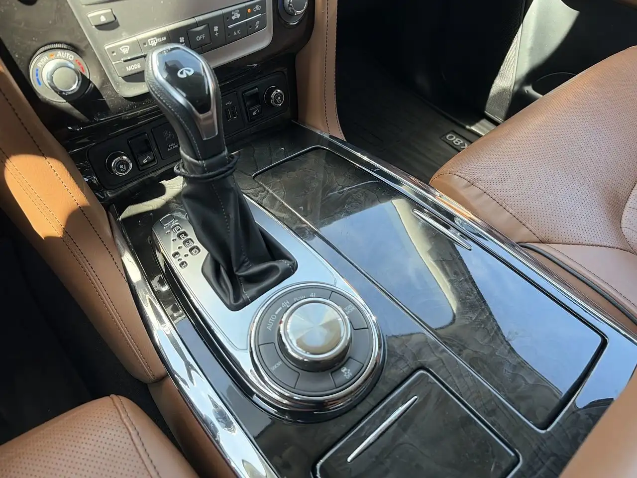 Infiniti QX80 fotografie Infiniti QX80