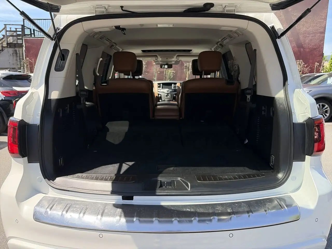 Infiniti QX80 fotografie Infiniti QX80