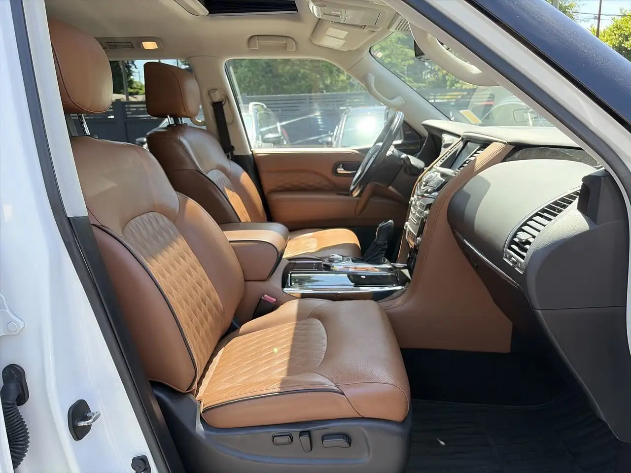 Infiniti QX80 fotografie Infiniti QX80