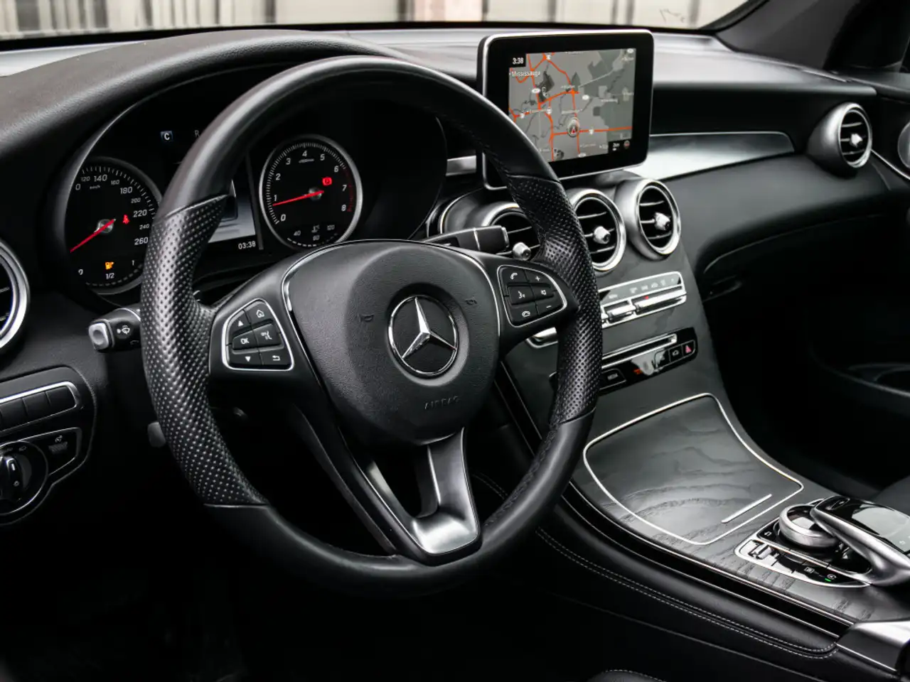 Mercedes-Benz GLC снимка Mercedes-Benz GLC
