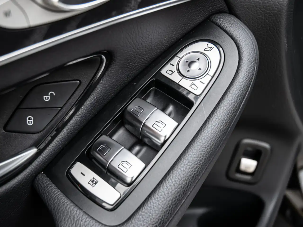 Mercedes-Benz GLC снимка Mercedes-Benz GLC