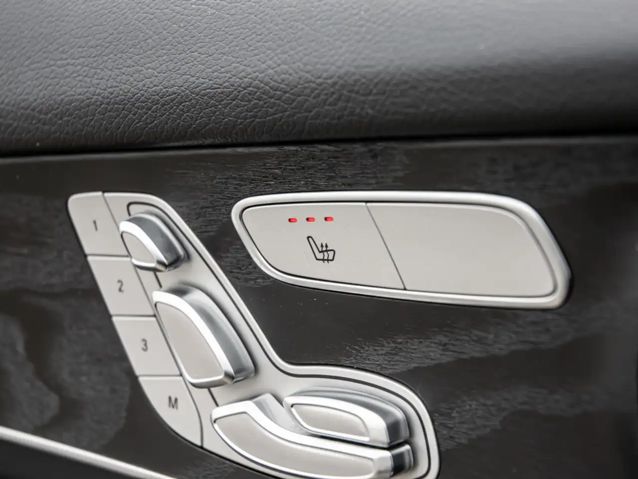 Mercedes-Benz GLC снимка Mercedes-Benz GLC