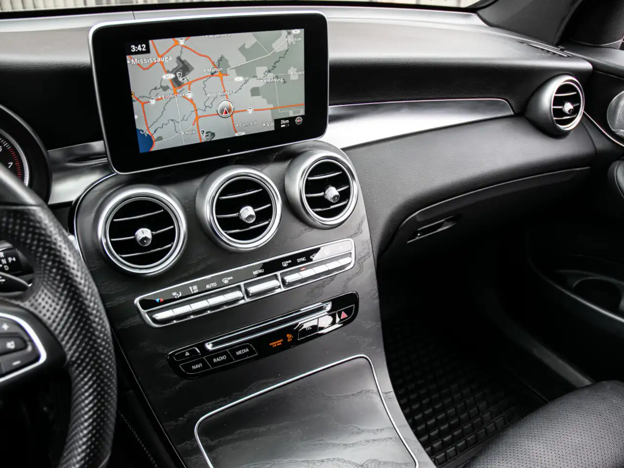 Mercedes-Benz GLC снимка Mercedes-Benz GLC