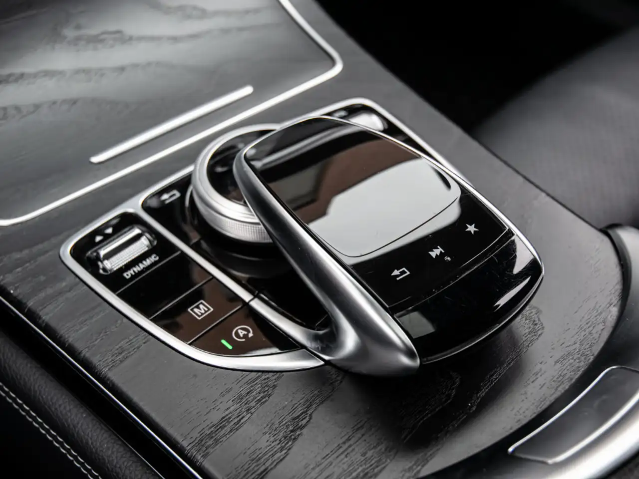 Mercedes-Benz GLC снимка Mercedes-Benz GLC