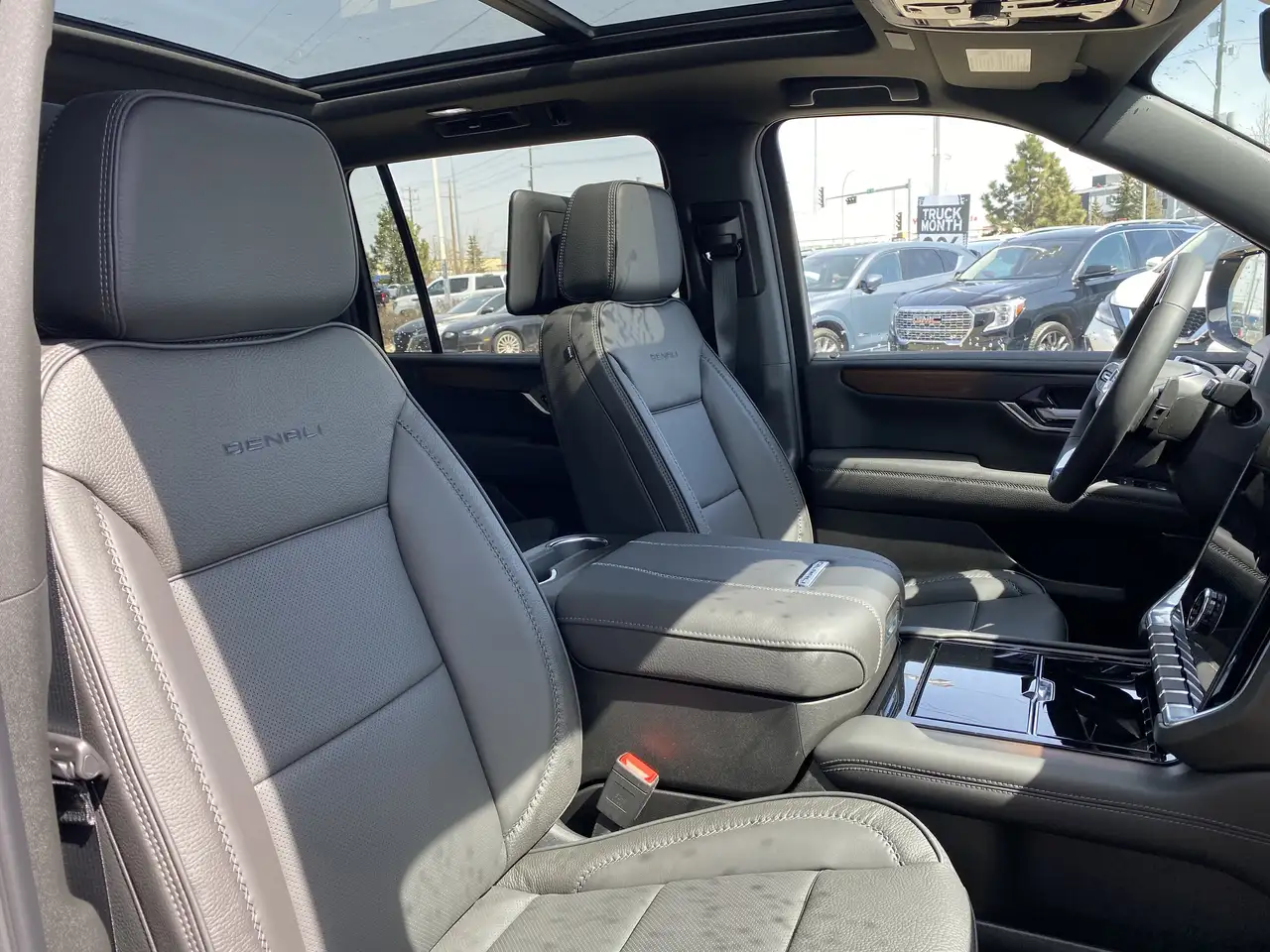 GMC Yukon photo GMC Yukon