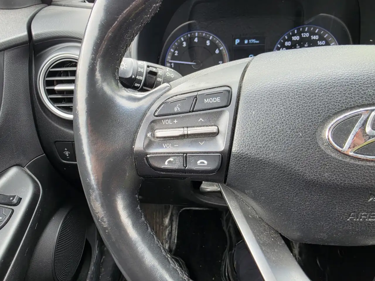 Hyundai KONA снимка Hyundai KONA