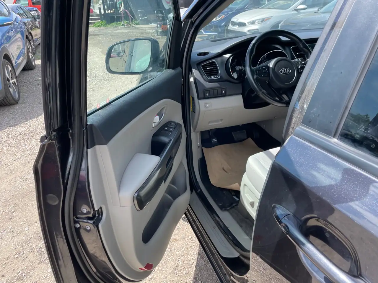 Kia Sedona снимка Kia Sedona