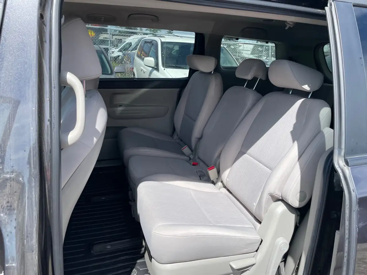 Kia Sedona снимка Kia Sedona