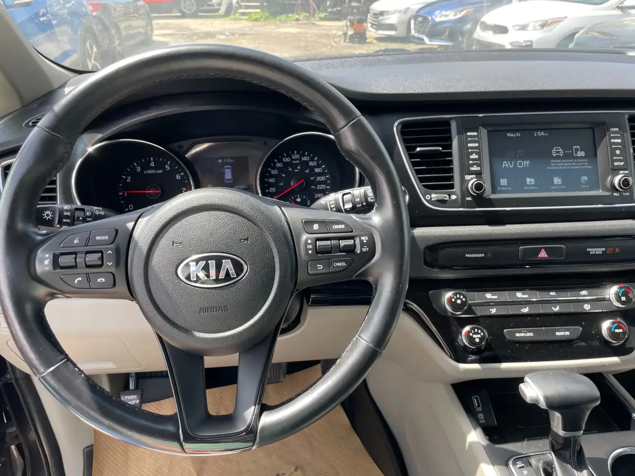 Kia Sedona снимка Kia Sedona