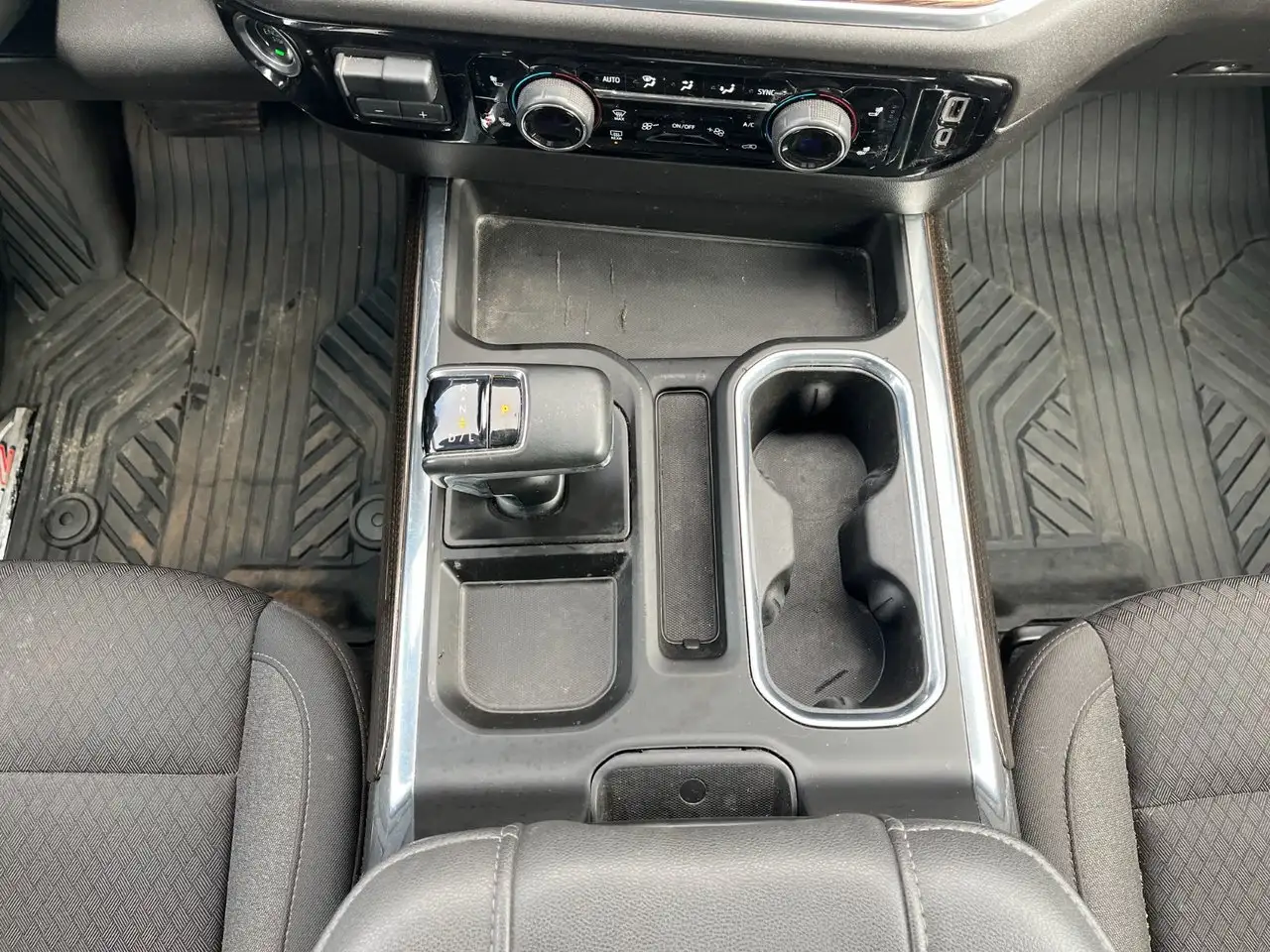 Chevrolet Silverado 1500 снимка Chevrolet Silverado 1500
