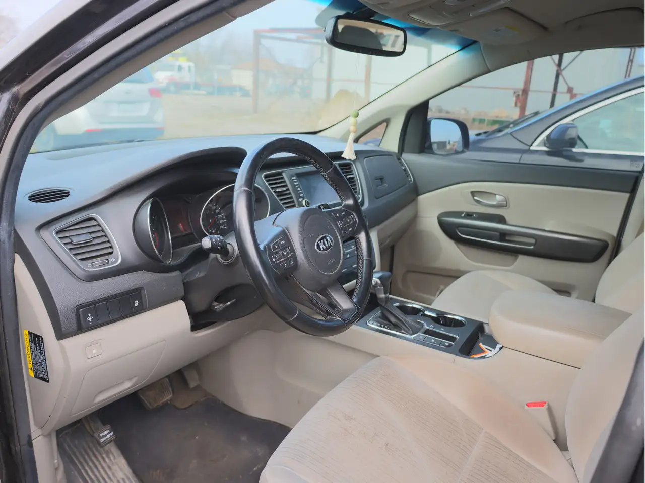 Kia Sedona снимка Kia Sedona