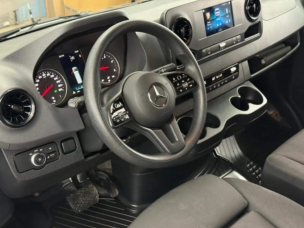 Mercedes-Benz Sprinter снимка Mercedes-Benz Sprinter