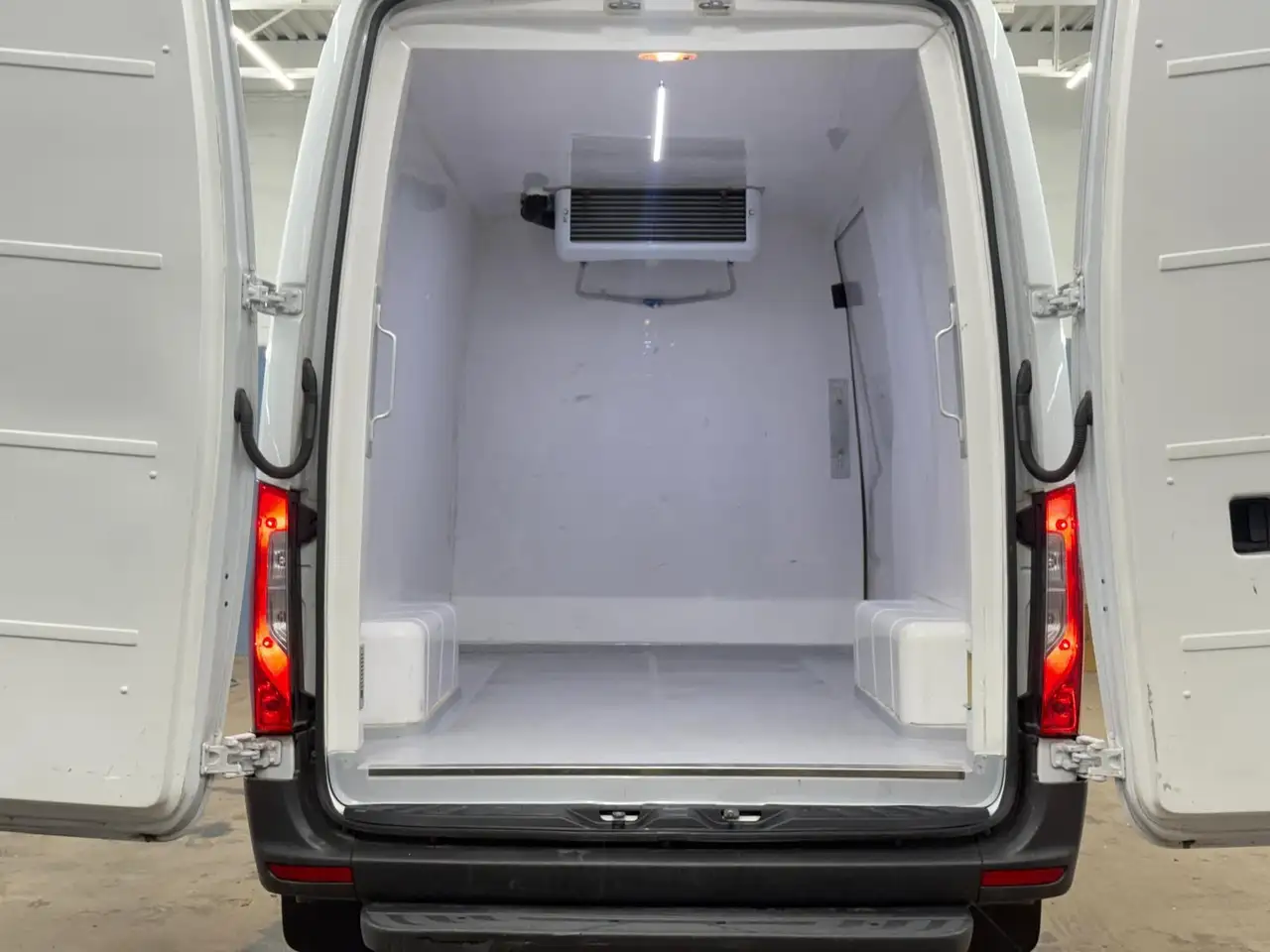 Mercedes-Benz Sprinter снимка Mercedes-Benz Sprinter