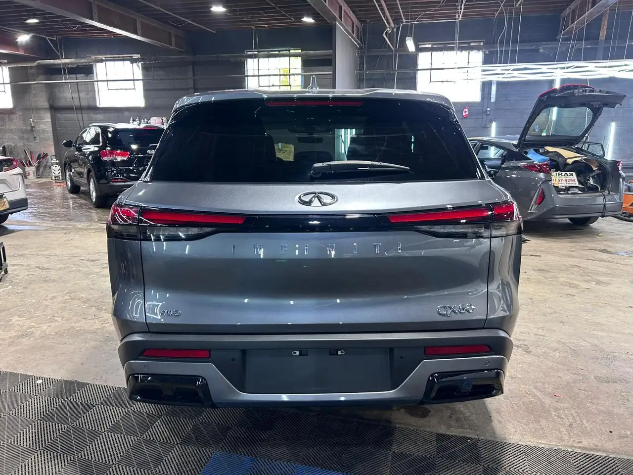 Infiniti QX60 снимка Infiniti QX60