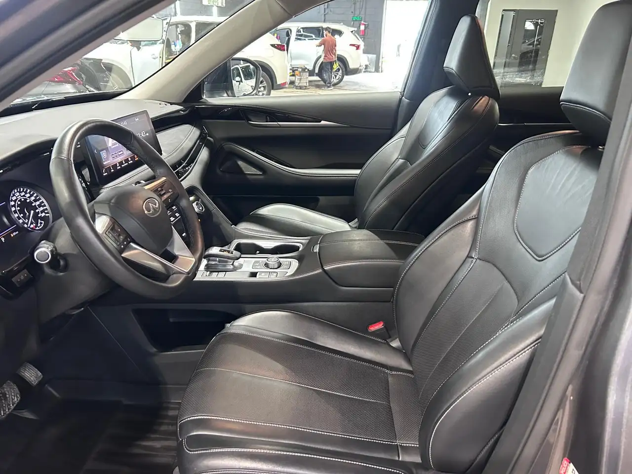 Infiniti QX60 снимка Infiniti QX60