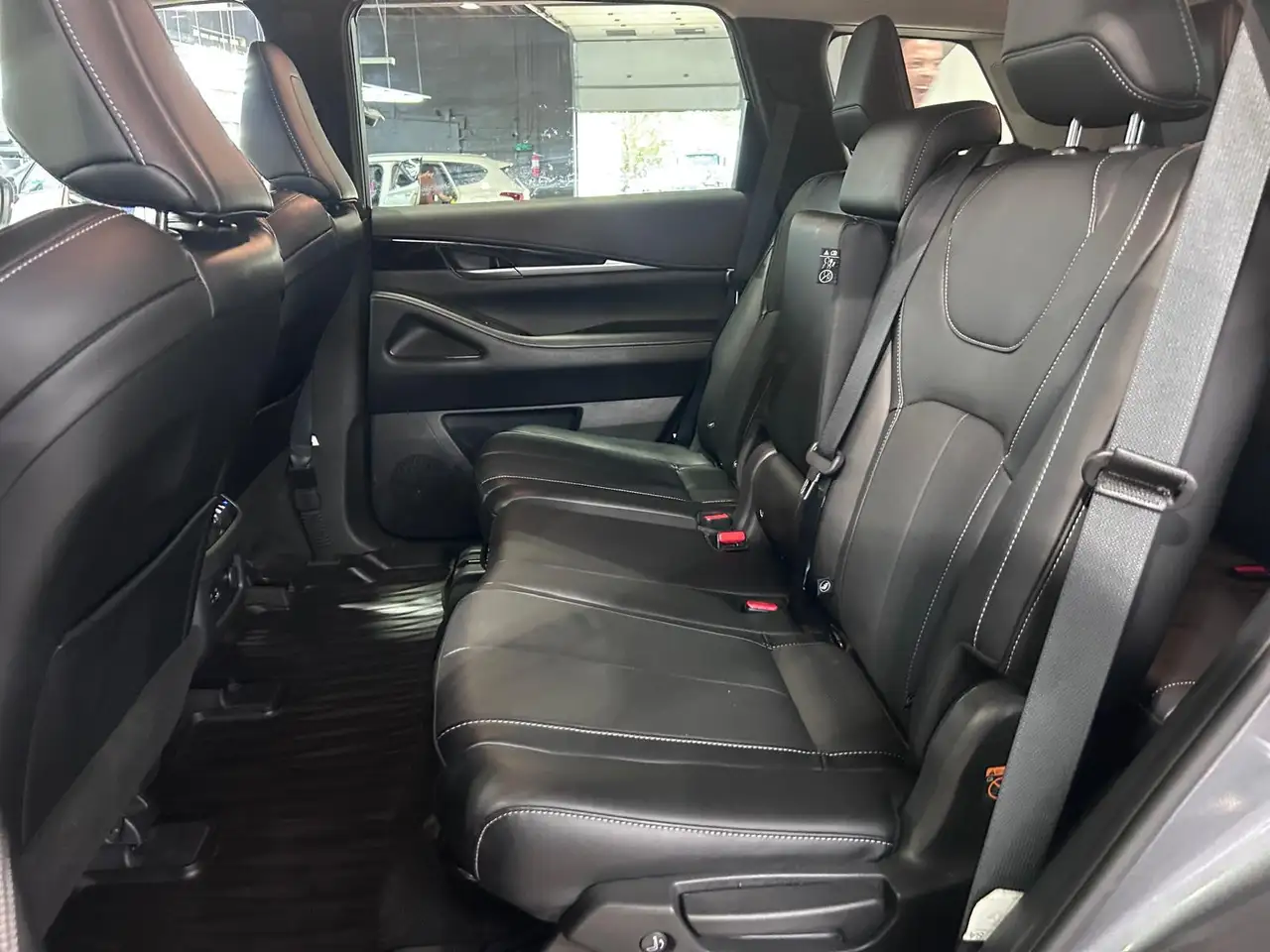Infiniti QX60 снимка Infiniti QX60