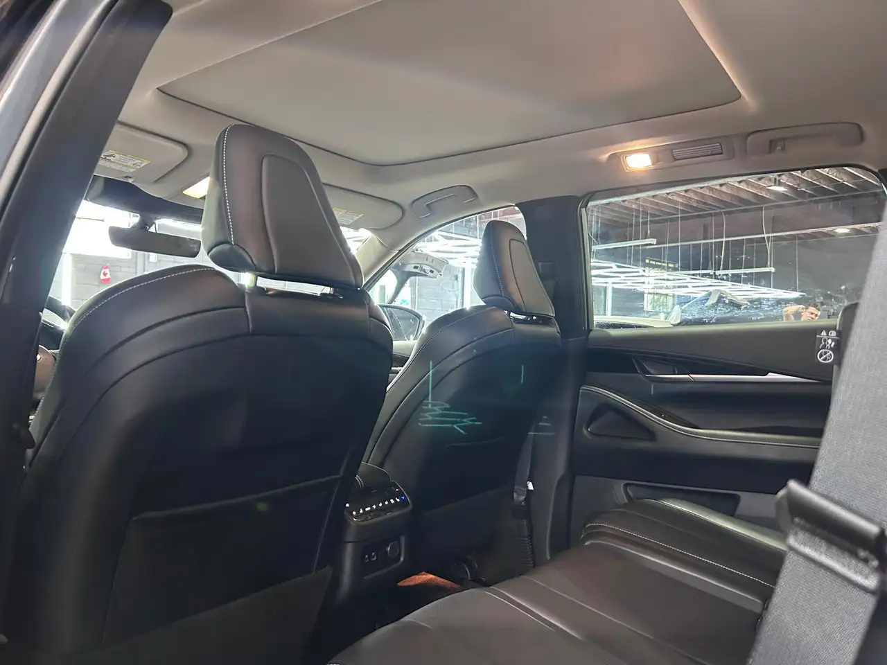 Infiniti QX60 снимка Infiniti QX60