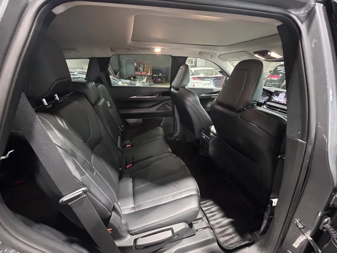 Infiniti QX60 снимка Infiniti QX60
