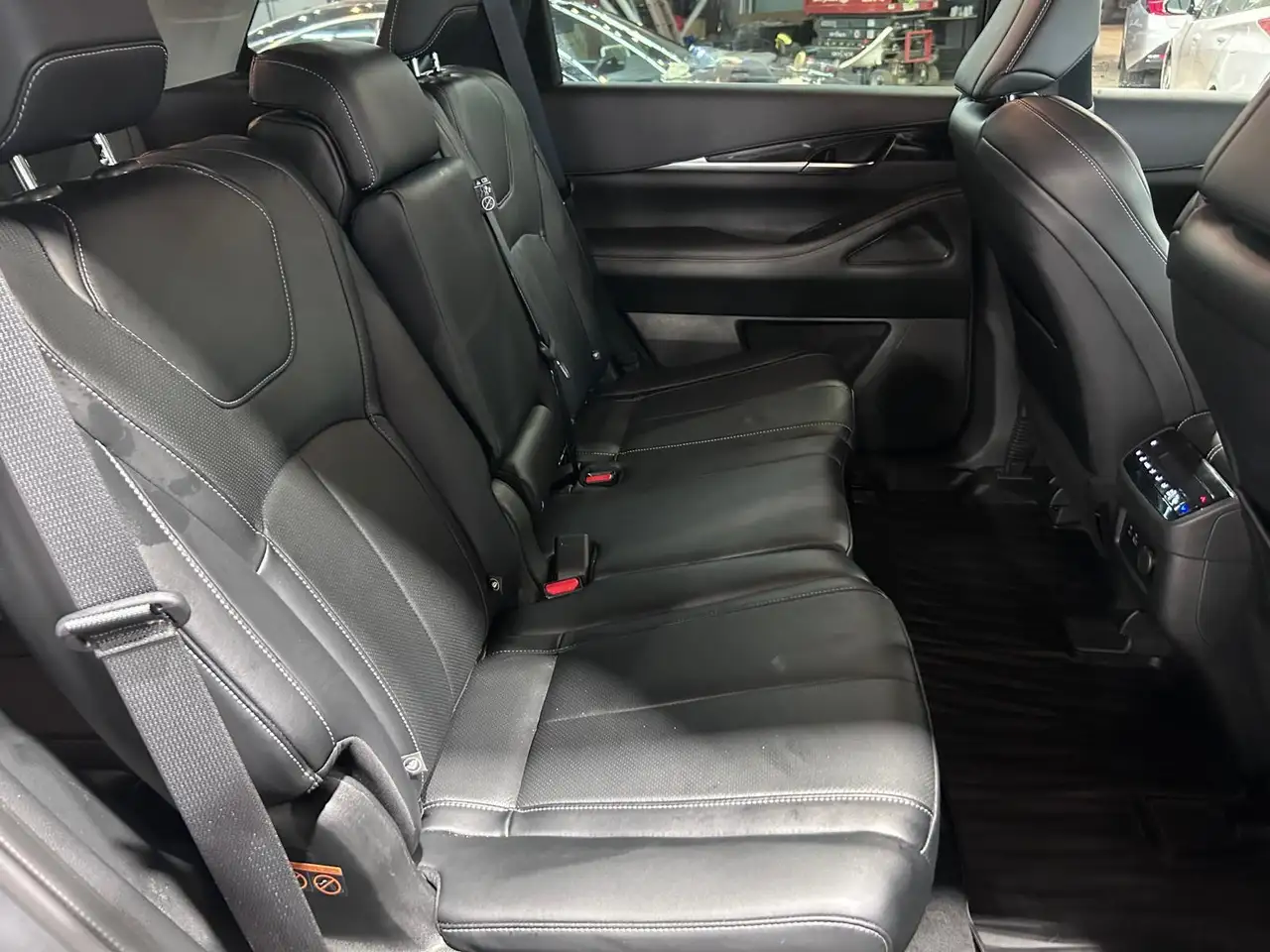 Infiniti QX60 снимка Infiniti QX60