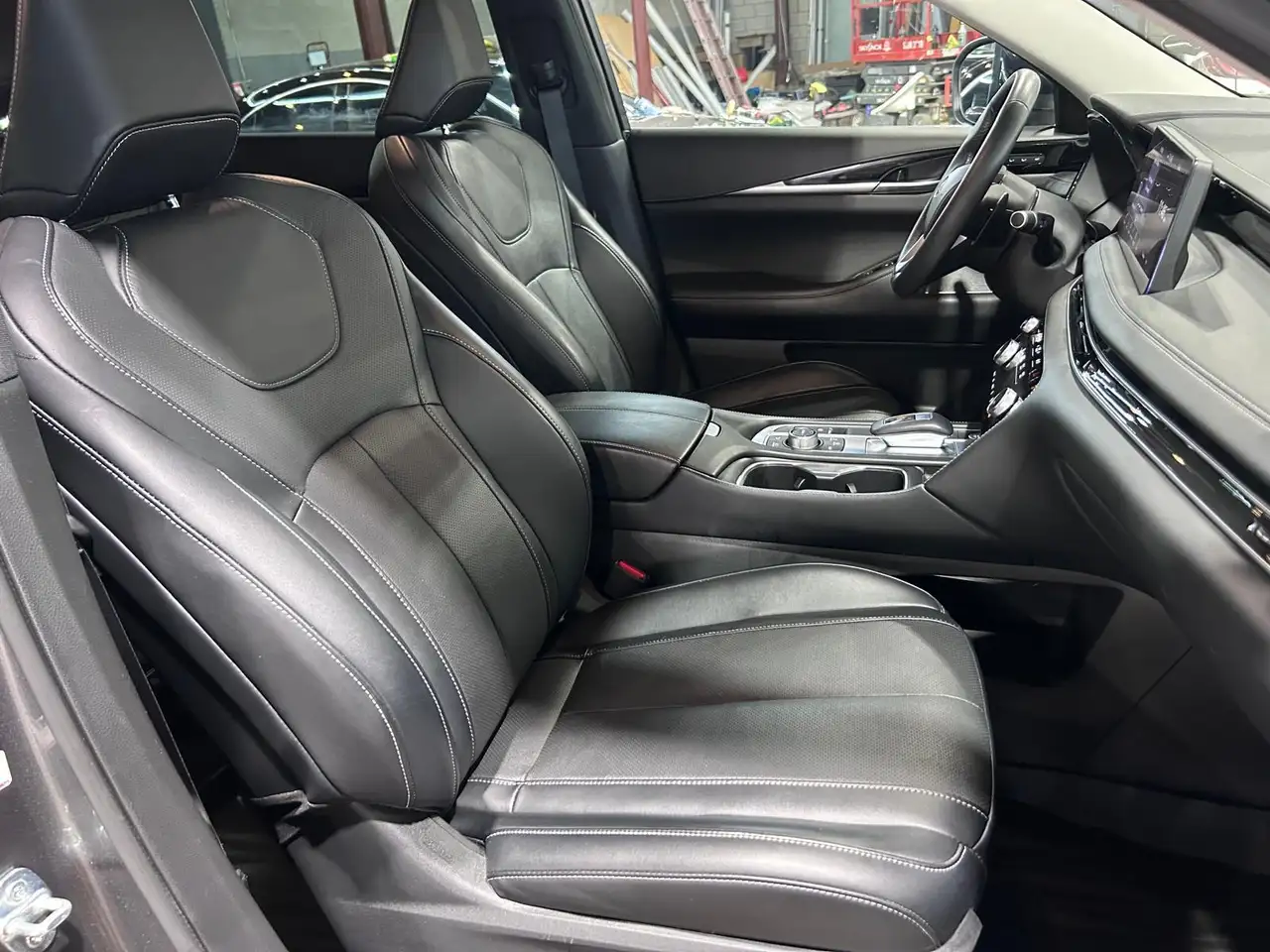 Infiniti QX60 снимка Infiniti QX60