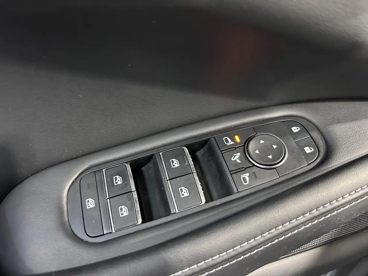 Infiniti QX60 снимка Infiniti QX60