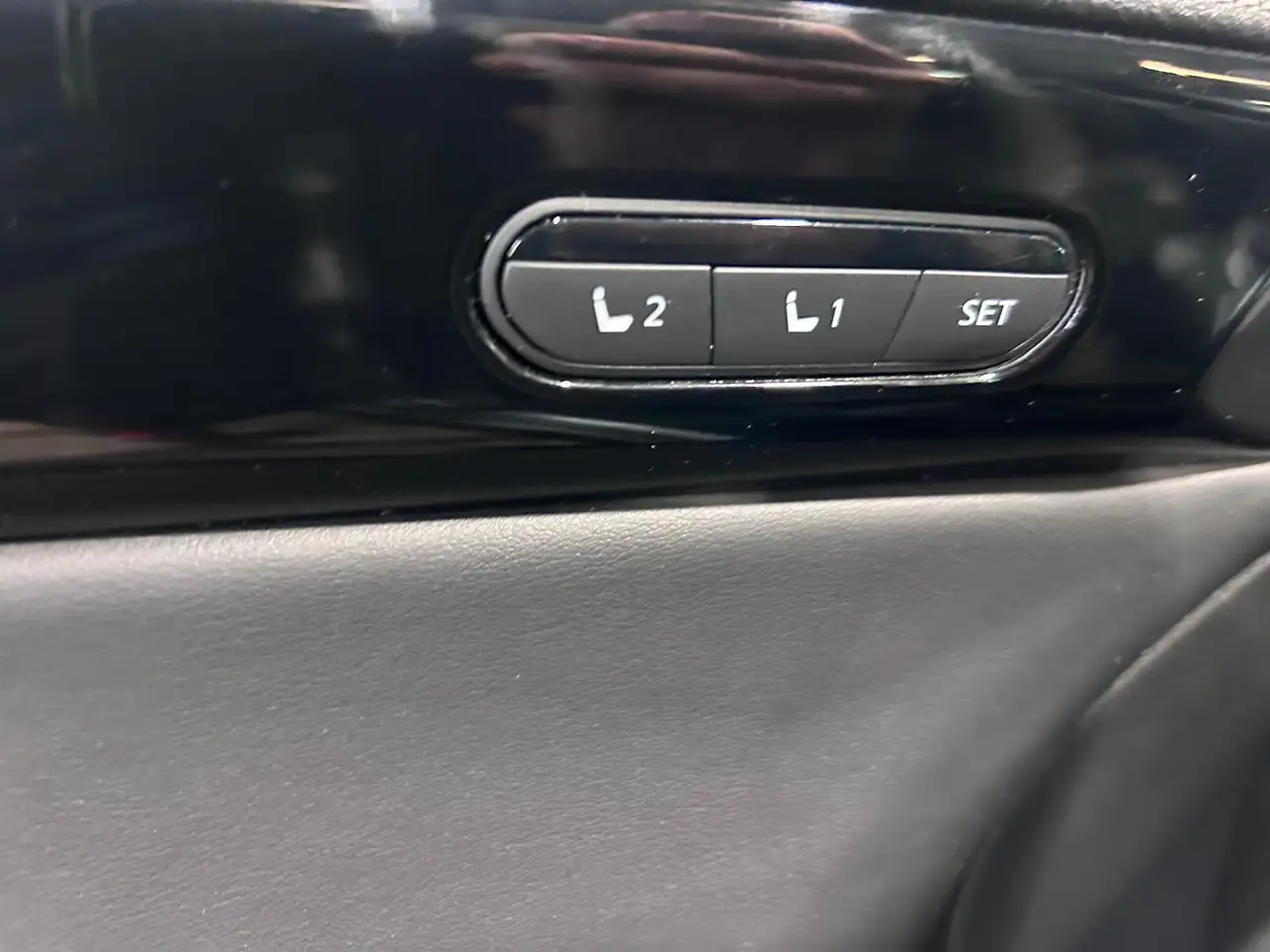Infiniti QX60 снимка Infiniti QX60