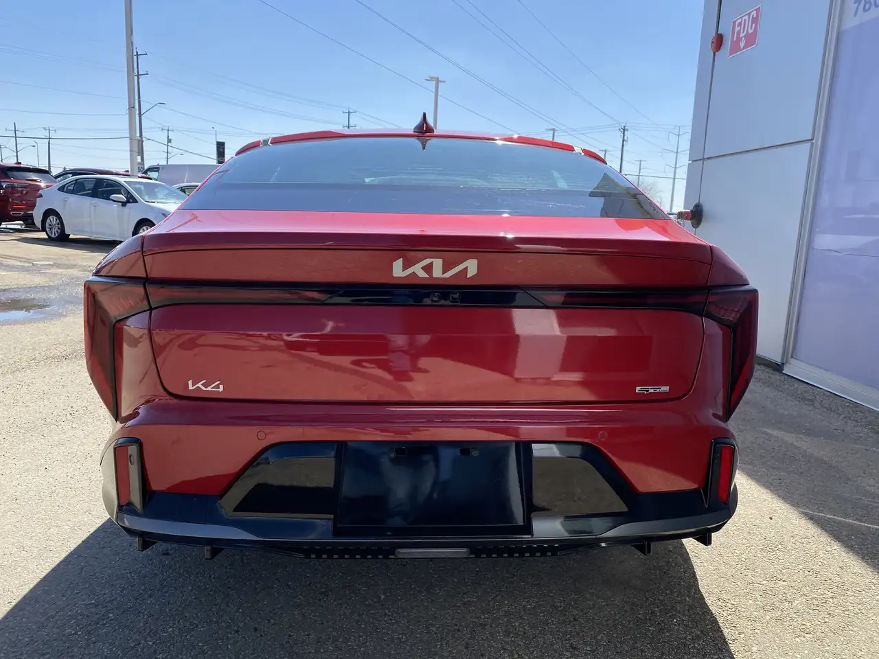 Kia K4 снимка Kia K4