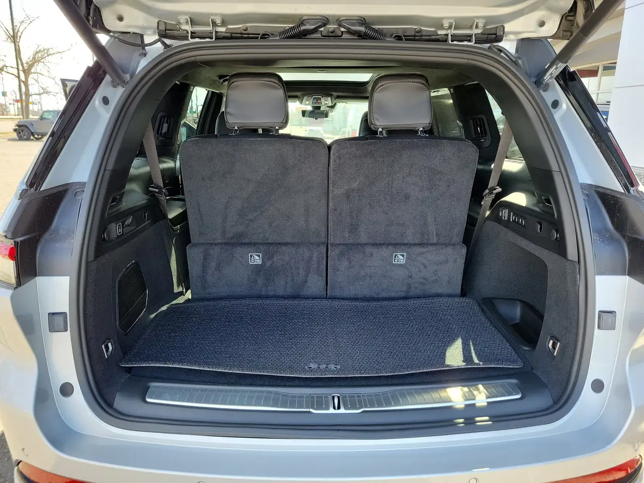 Jeep Grand Cherokee снимка Jeep Grand Cherokee