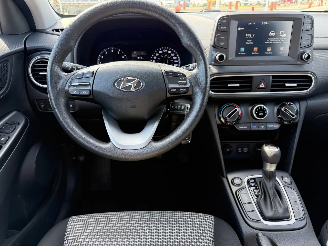 Hyundai KONA photo Hyundai KONA