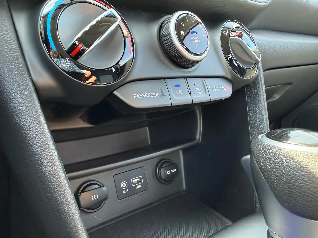 Hyundai KONA photo Hyundai KONA