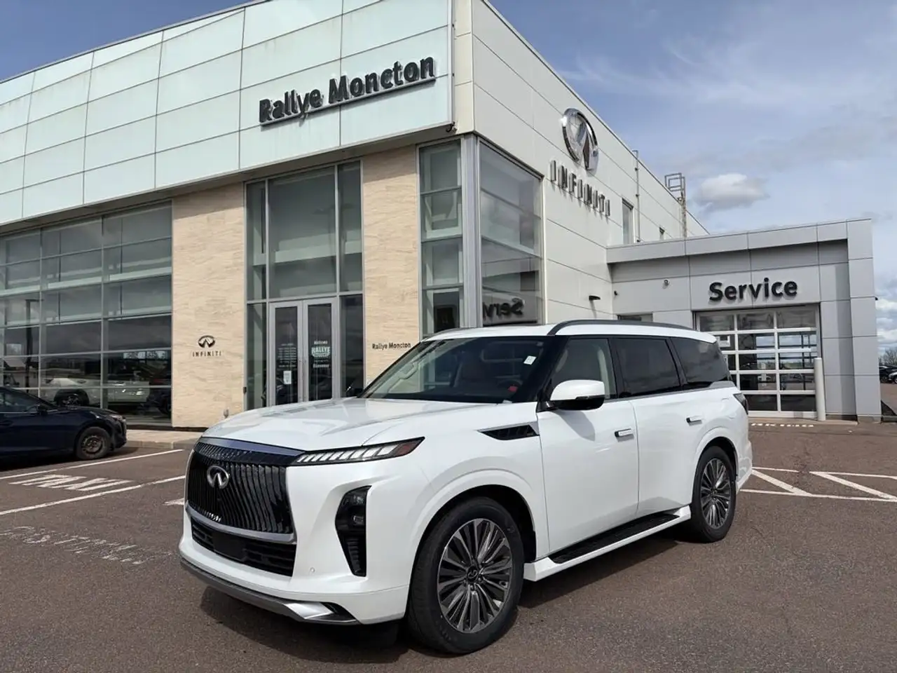 Infiniti QX80 снимка Infiniti QX80