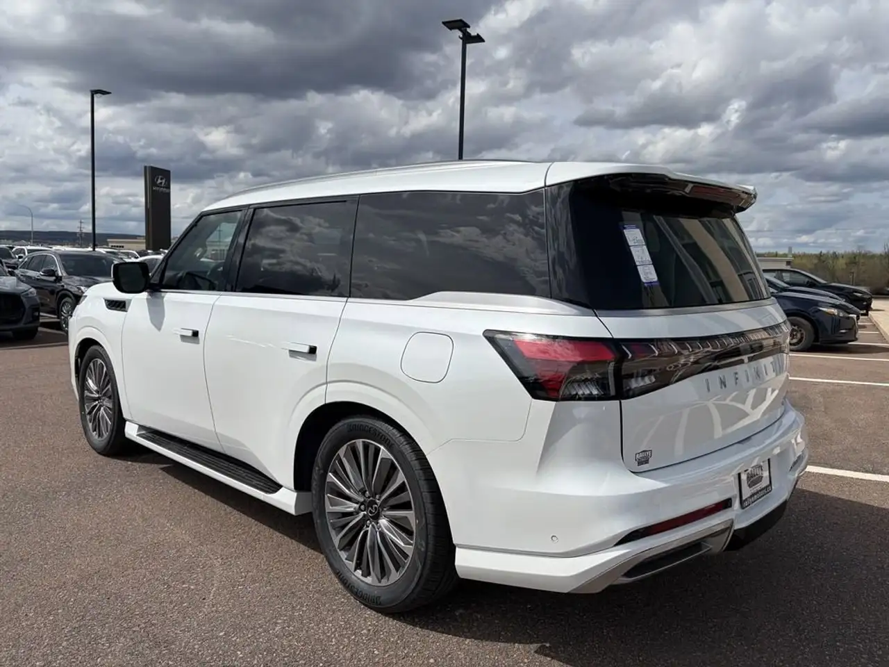 Infiniti QX80 снимка Infiniti QX80