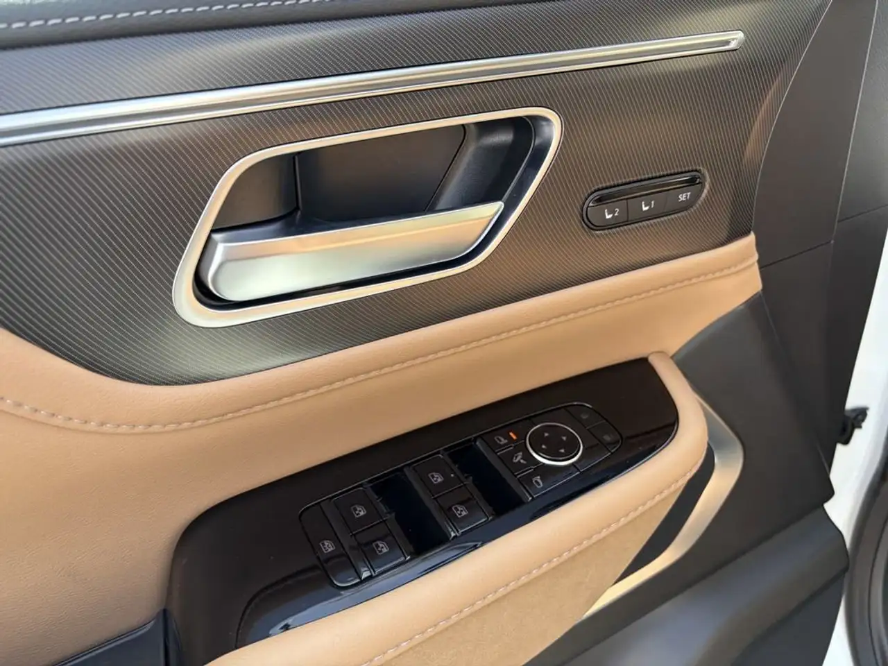 Infiniti QX80 снимка Infiniti QX80