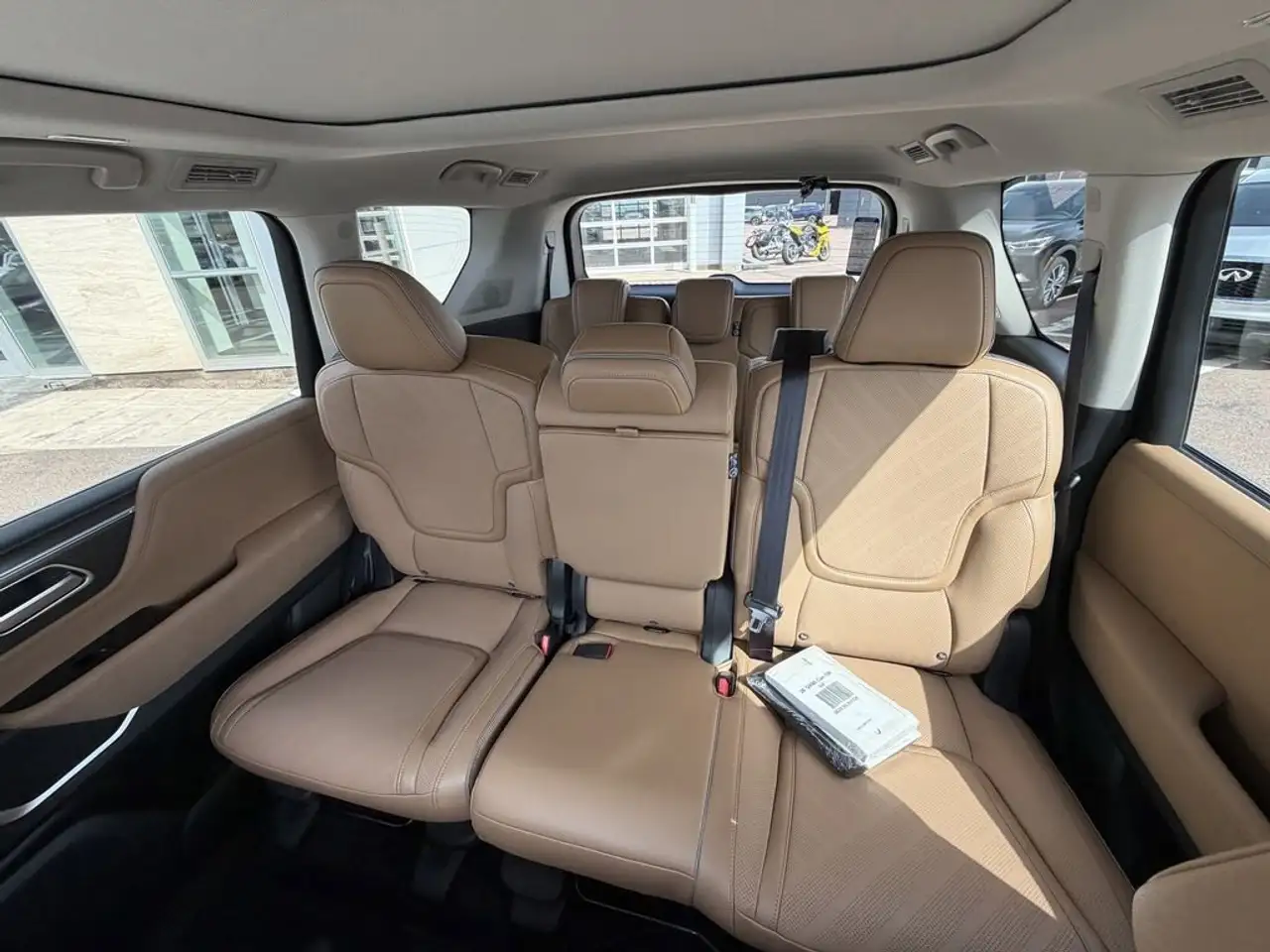 Infiniti QX80 снимка Infiniti QX80