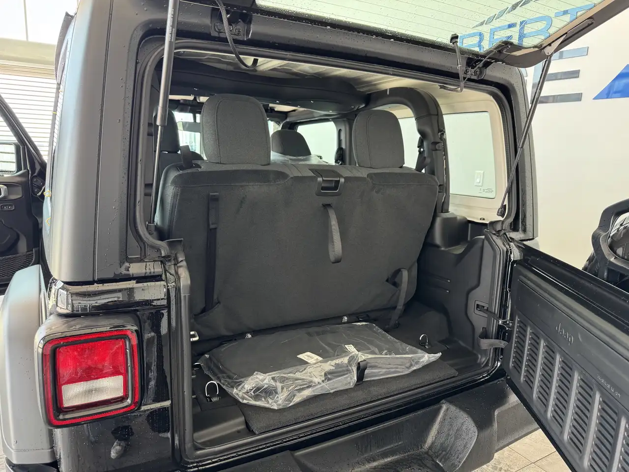 Jeep Wrangler photo Jeep Wrangler