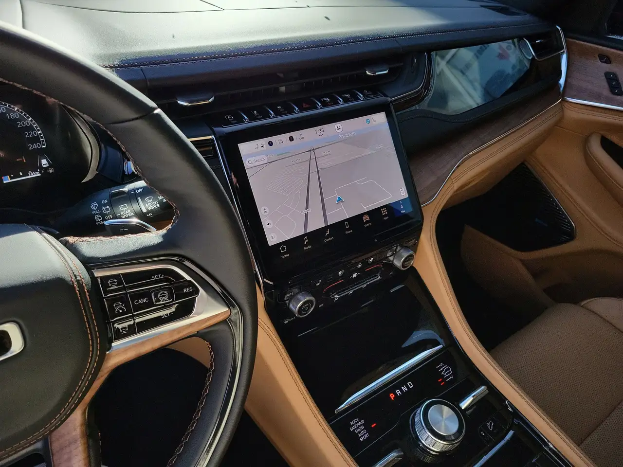 Jeep Grand Cherokee снимка Jeep Grand Cherokee