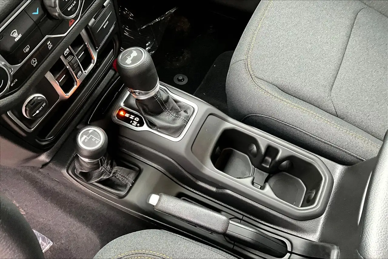 Jeep Wrangler снимка Jeep Wrangler