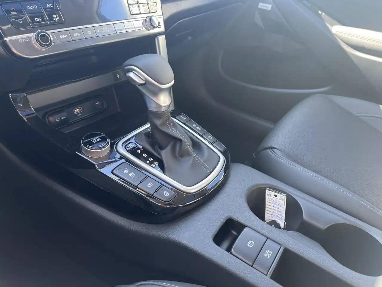 Kia Seltos снимка Kia Seltos