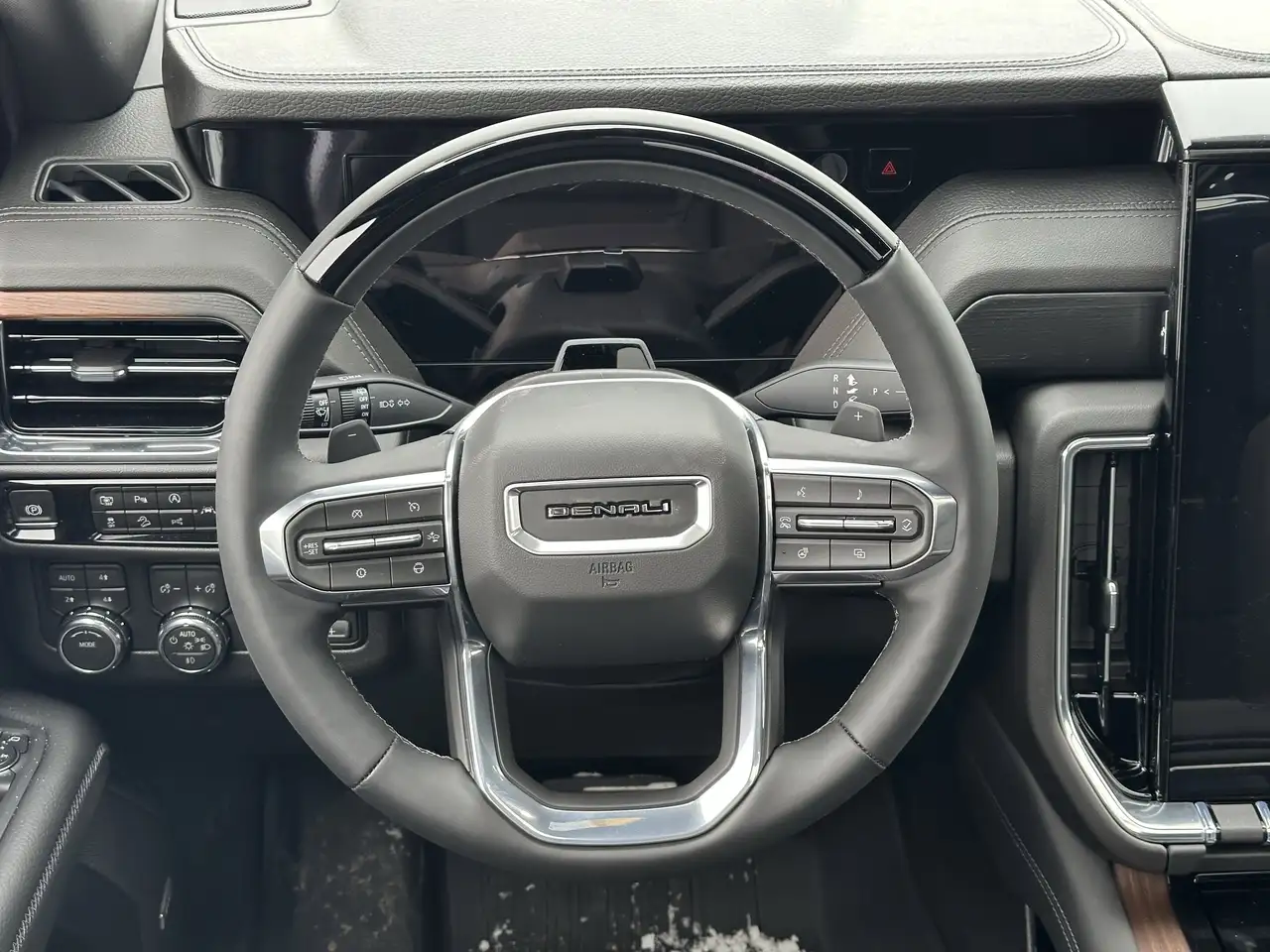 GMC Yukon photo GMC Yukon