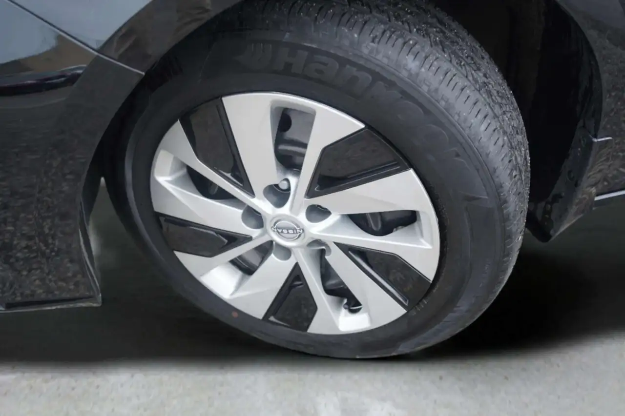 Nissan Altima снимка Nissan Altima